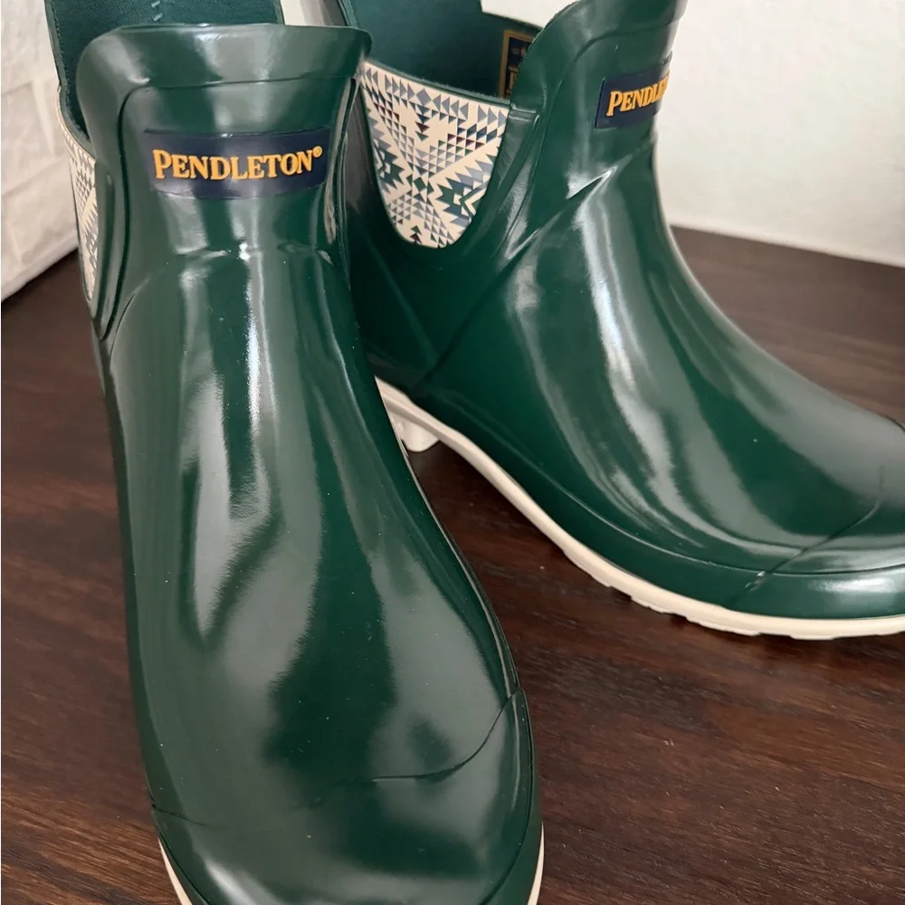 PENDLETON WOMEN'S SMITH ROCK GLOSS CHELSEA RAIN BOOTS! Size 7